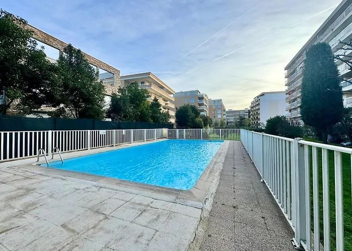 Le Lys - 4 Prs - Clim - Piscine - Parking Апартаменти Антіб