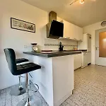 Le Lys - 4 Prs - Clim - Piscine - Parking Appartement *
